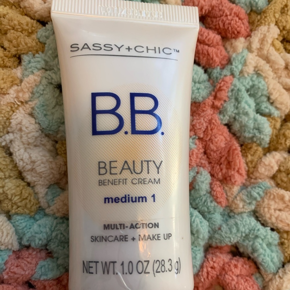 Sassy and Chic BB Beauty Benefit Cream Medium New